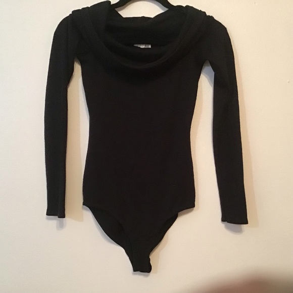 Aritzia Wilfred Free Black Off the Shoulder Long Sleeve Bodysuit - Picture 4 of 6